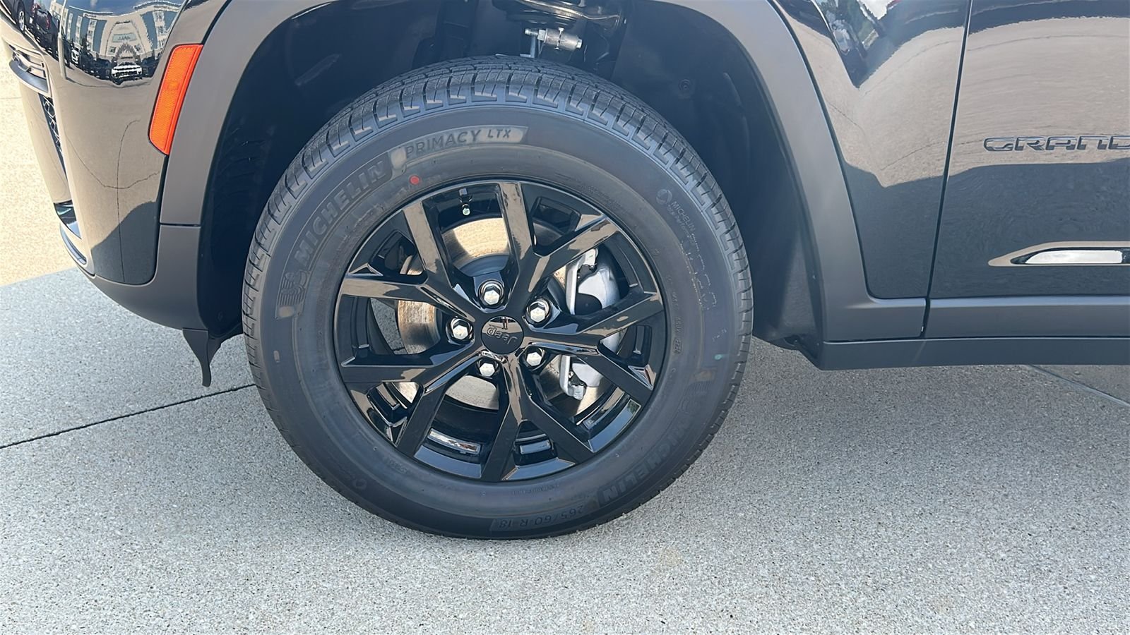 New 2026 Diamond Black Crystal Pearl-Coat Exterior Paint Jeep Altitude image 10