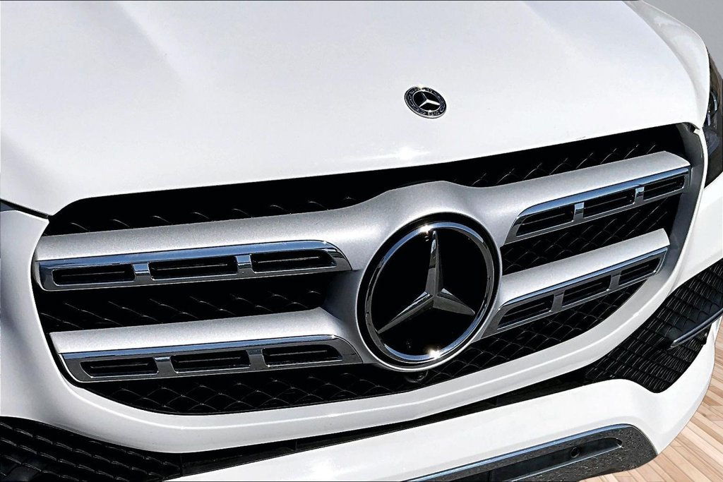 Used 2022 White Mercedes-Benz GLS 450 image 27