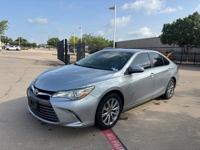Used 2017 Silver Toyota XLE image 1