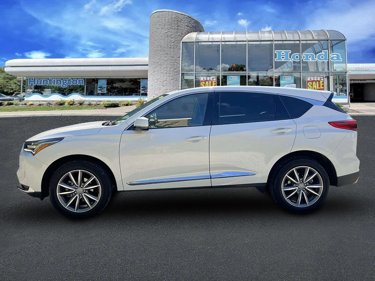 Used 2023 Platinum White Pearl Acura Technology Package image 4