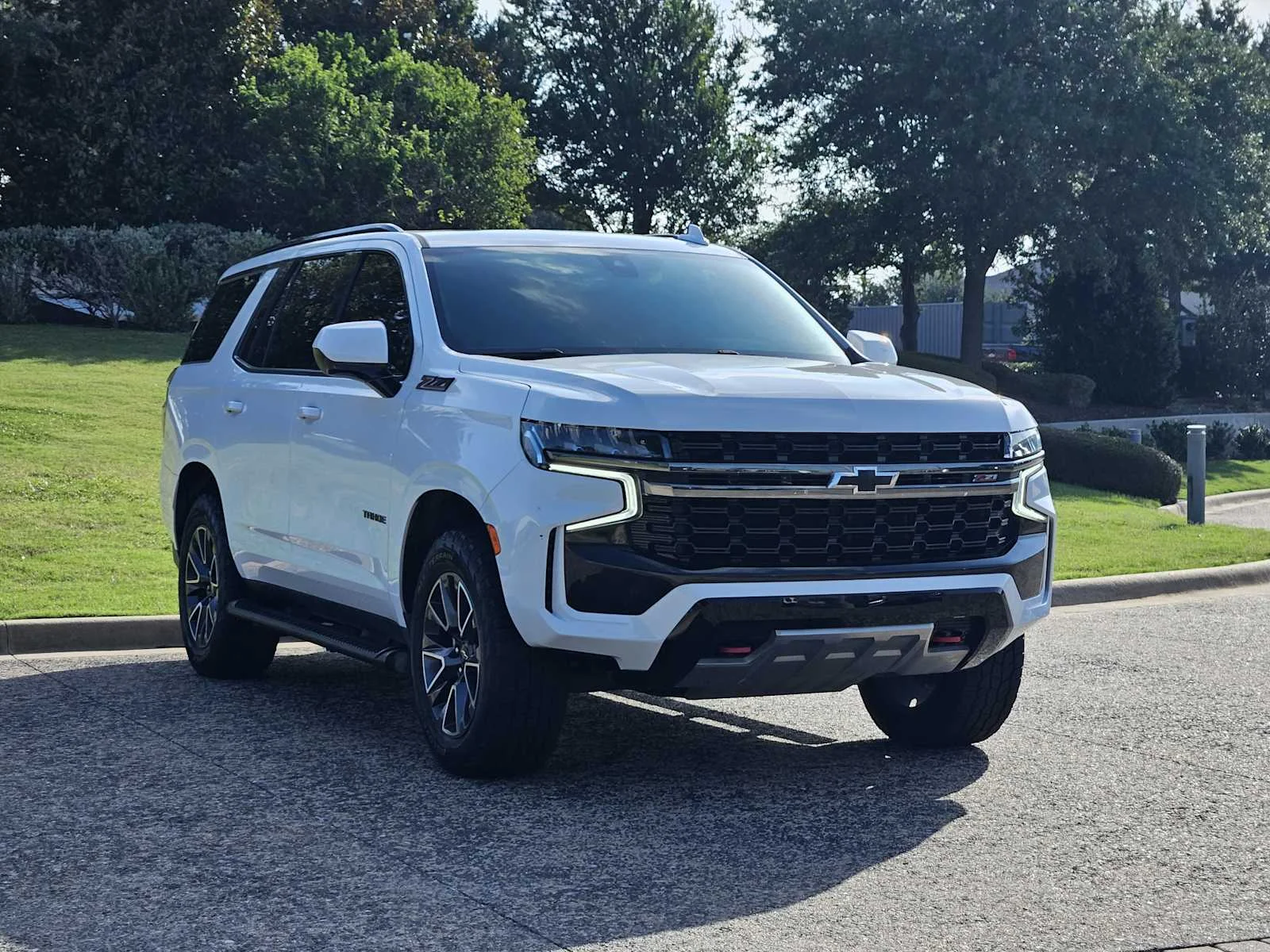 Used 2022 Summit White Chevrolet Z71 image 2