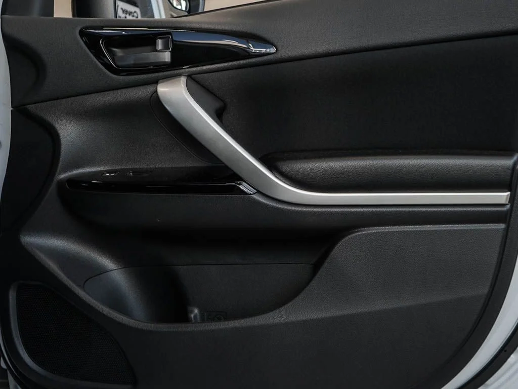 2026 Mitsubishi Eclipse Cross LE - Photo 9