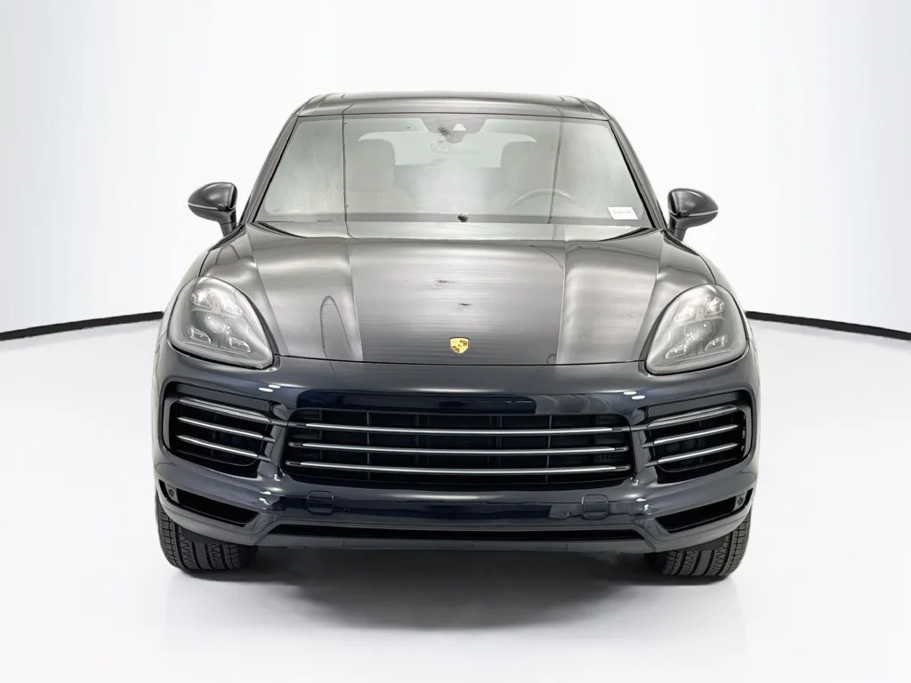 Used 2019  Porsche Base image 2
