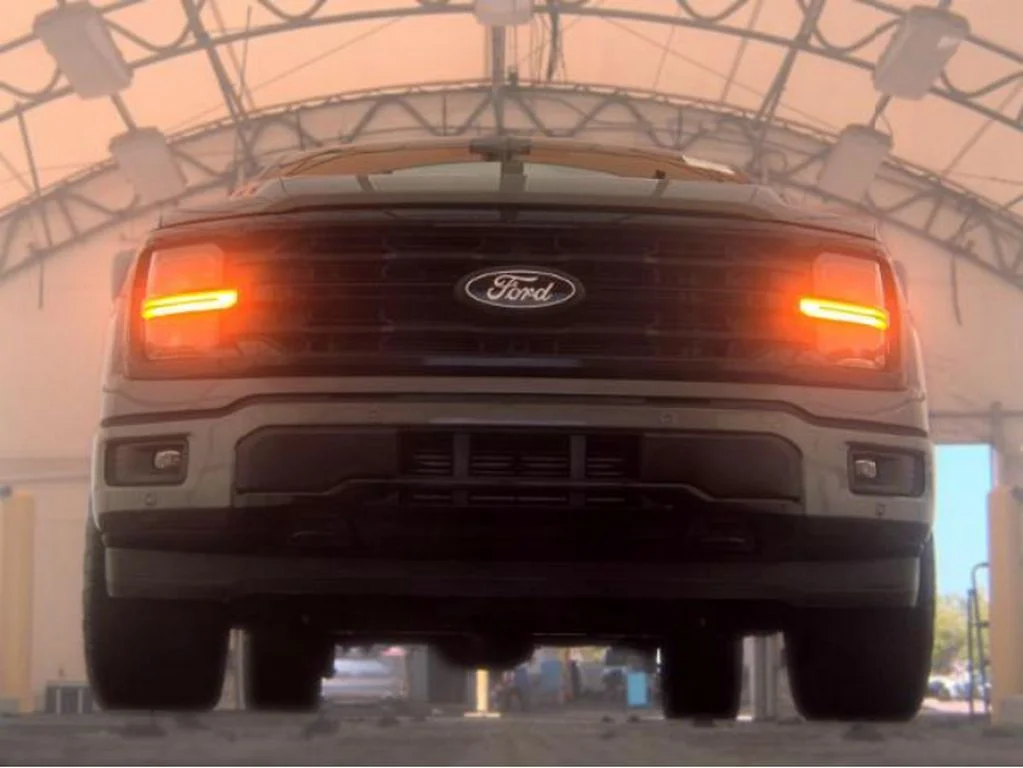 Used 2024 Gray Metallic Ford XLT image 4