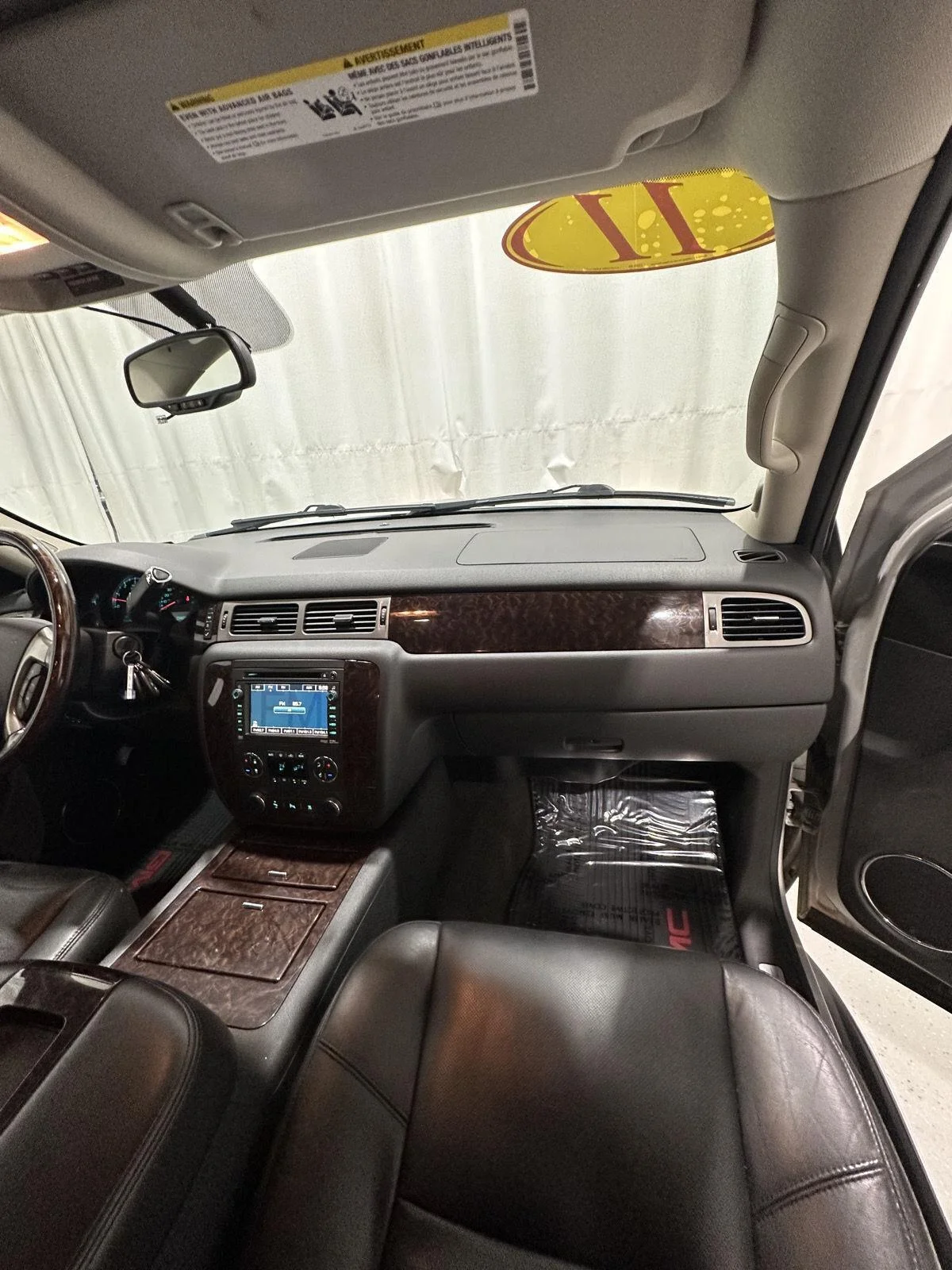 Used 2011 PURE SILVER METALLIC GMC Denali image 26