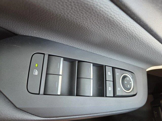 New 2027 Wind Chill Pearl Toyota XLE image 18