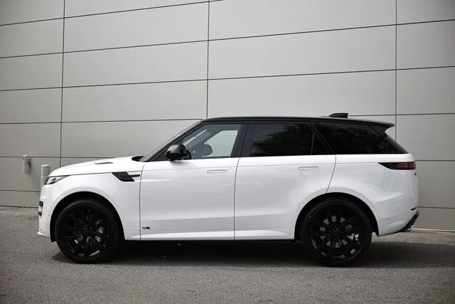 New 2026 Ostuni Pearl White Land Rover Dynamic SE image 4