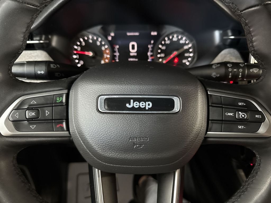 Used 2025 Silver Jeep Latitude image 20