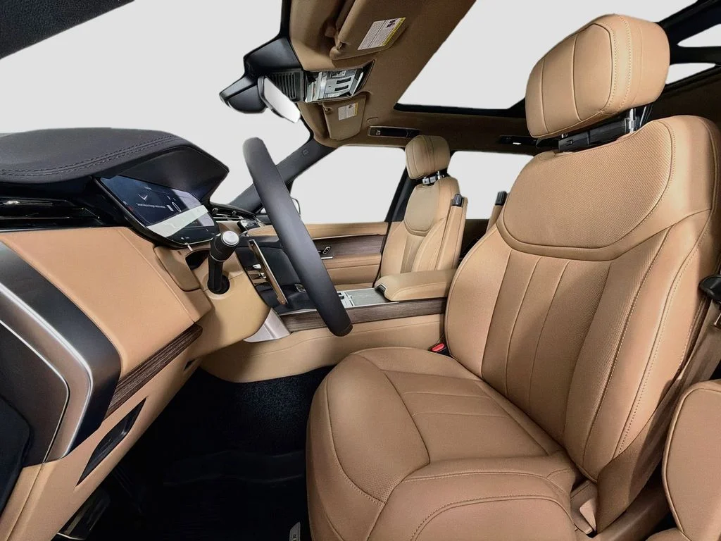 New 2027 Belgravia Green Land Rover SE image 22