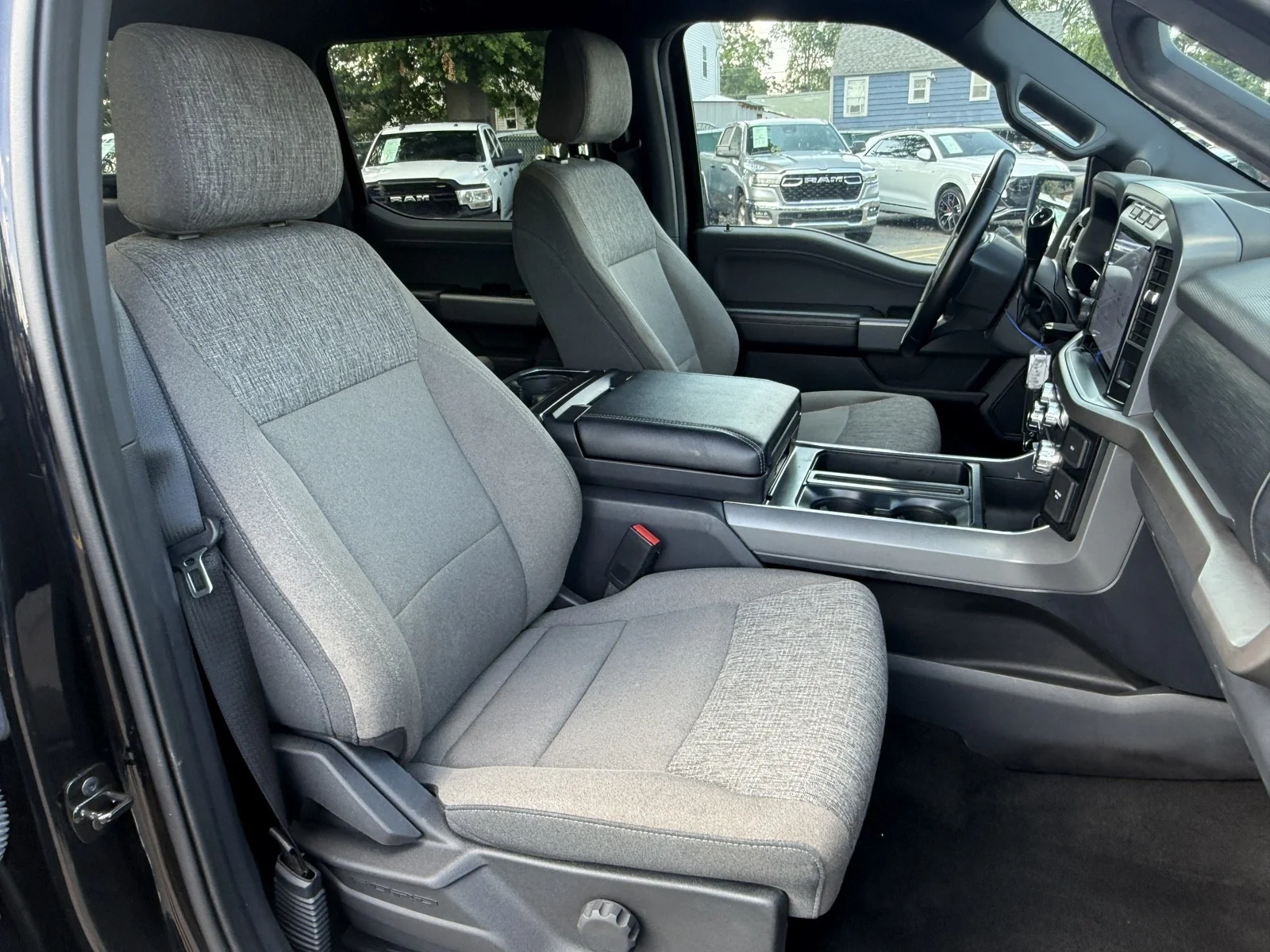Used 2024 Agate Black Metallic Ford XLT 4WD image 32
