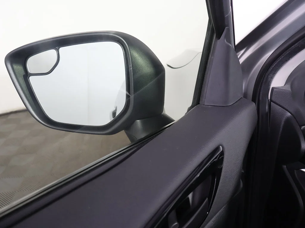 Used 2024 Silver Mitsubishi ES image 31
