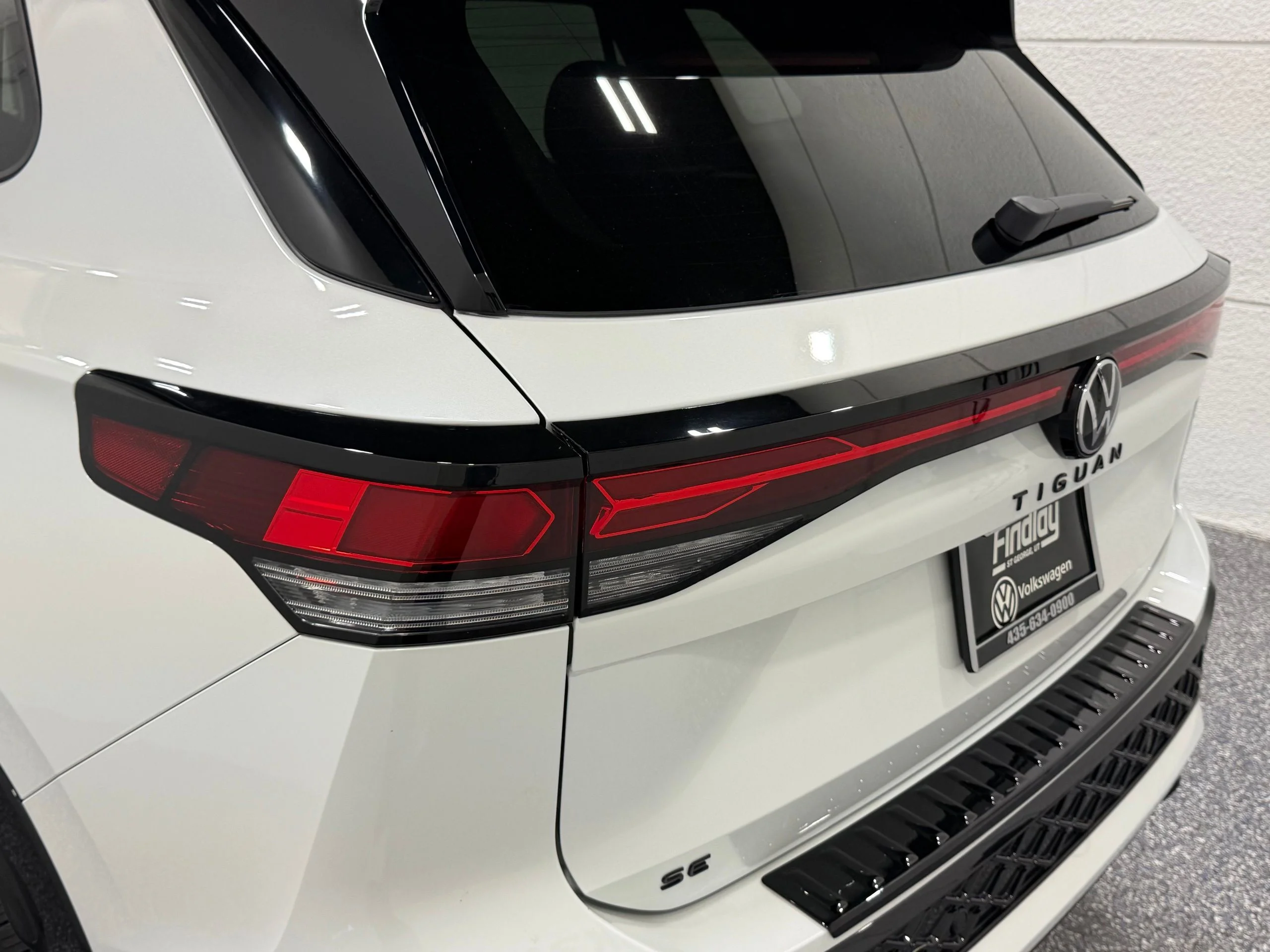 New 2026 White Volkswagen SE R-Line Black image 18