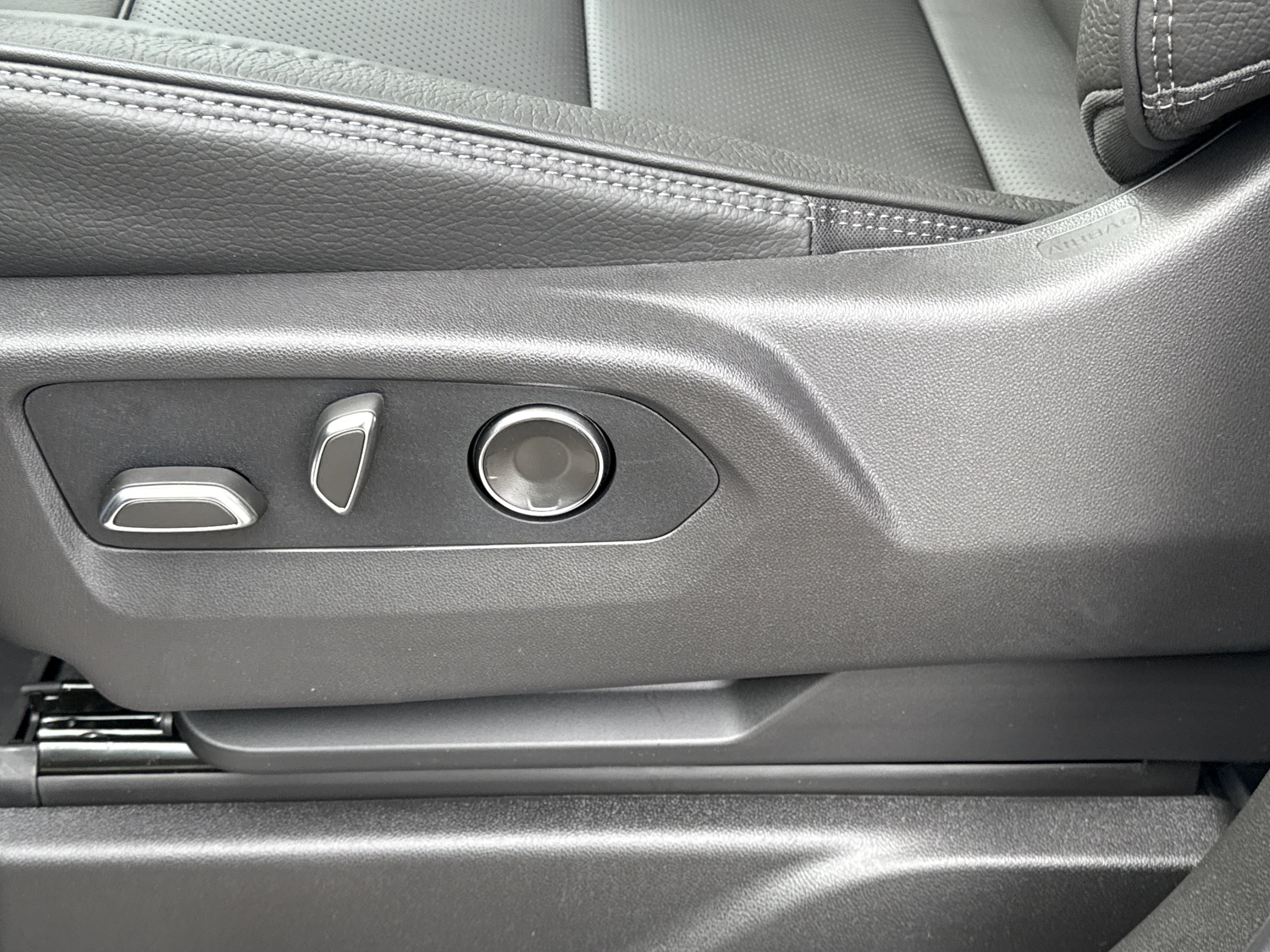 2026 GMC Yukon XL Denali - Photo 19