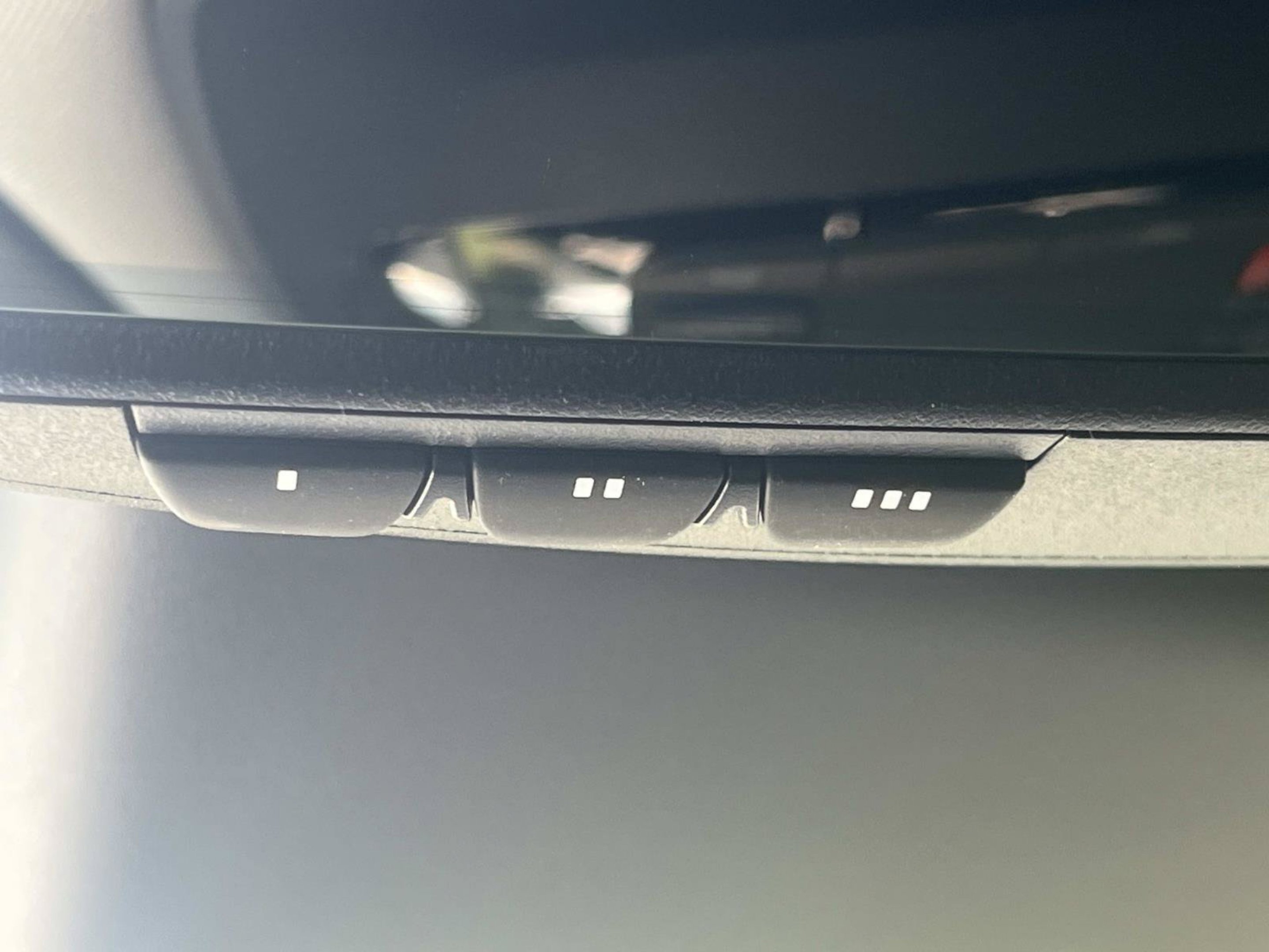 New 2026 Snow White Pearl Kia LX image 30