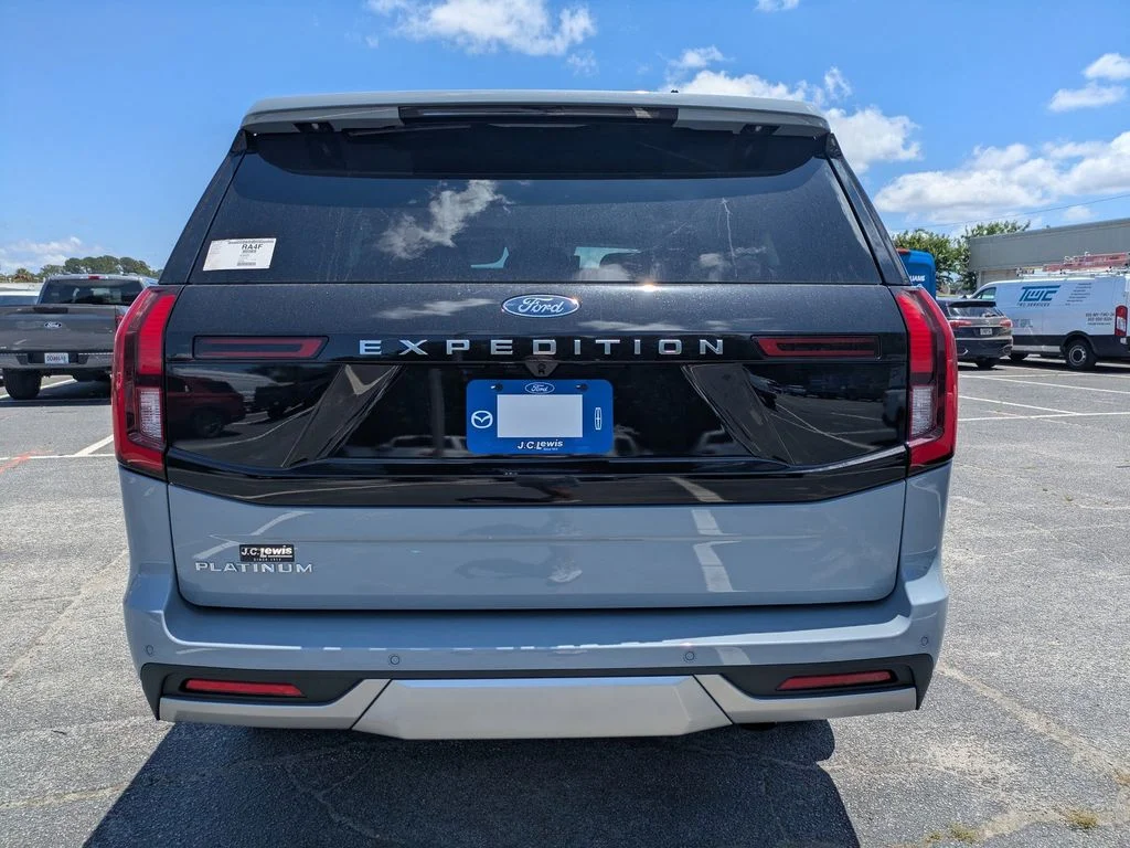 New 2026 Glacier Gray Metallic Tri-Coat Ford Platinum image 5