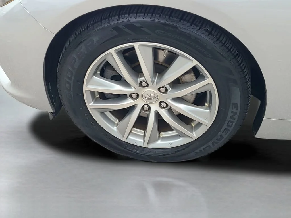 Used 2014 Silver INFINITI Premium image 24