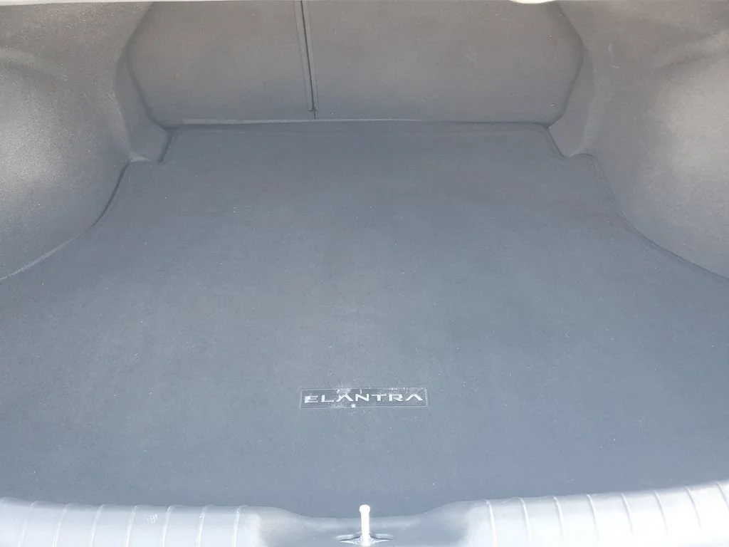 Used 2021 White Hyundai Limited image 9