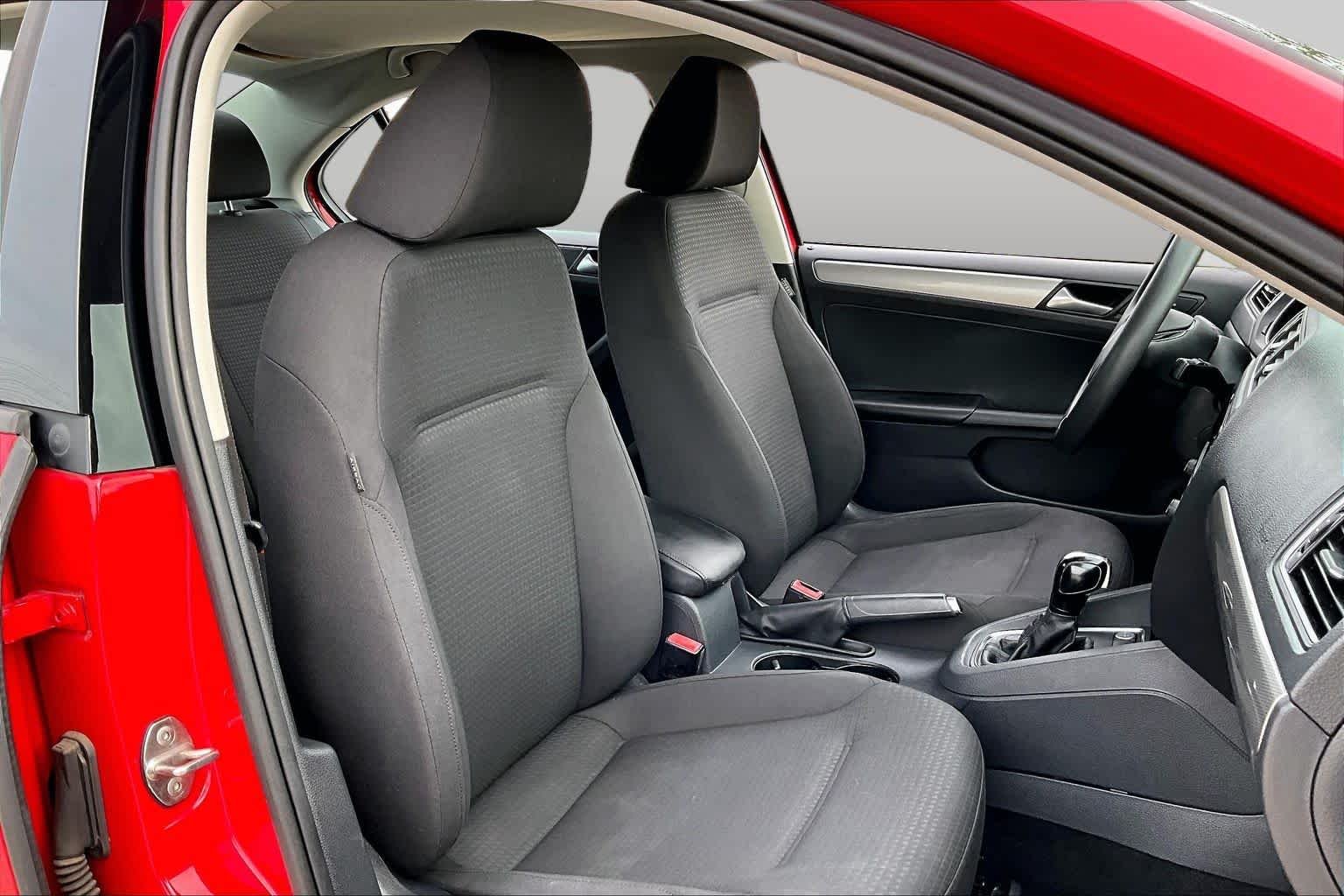 Used 2015 Tornado Red Volkswagen 1.8T SE image 8