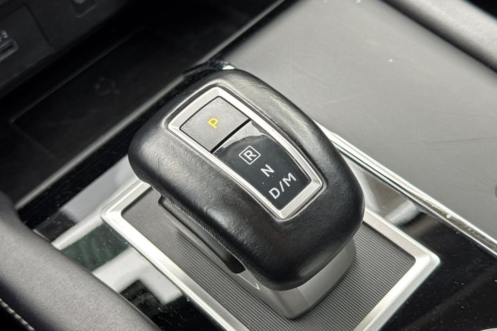 Used 2024 Blue Mitsubishi SE image 28