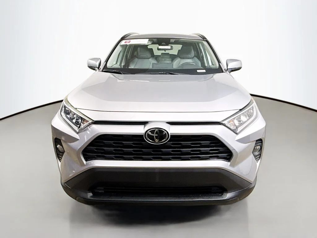 Used 2020 Silver Sky Metallic Toyota XLE Premium image 2