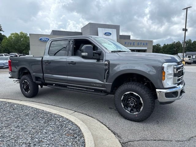New 2026 Carbonized Gray Metallic Ford XLT image 2