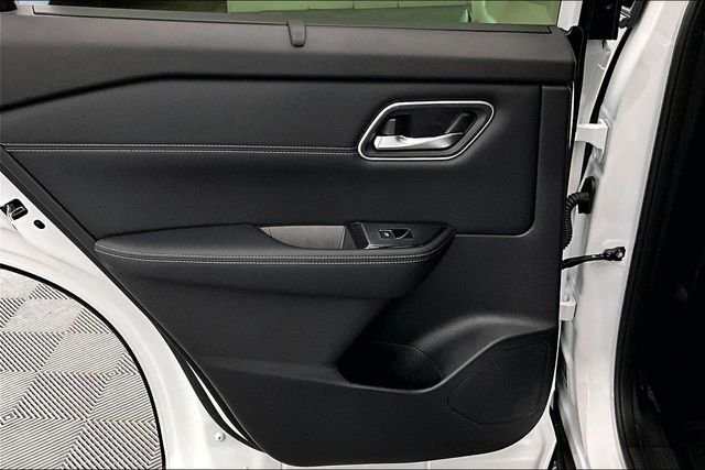New 2026 Everest White Nissan Platinum image 31
