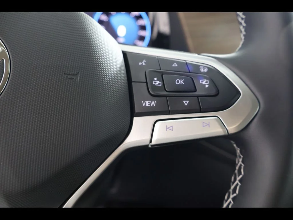 New 2026 Silver Volkswagen SE w/Technology image 21