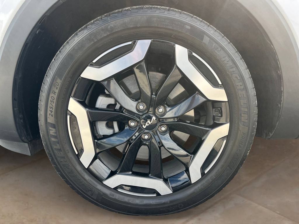 Used 2023 White Kia EX image 25