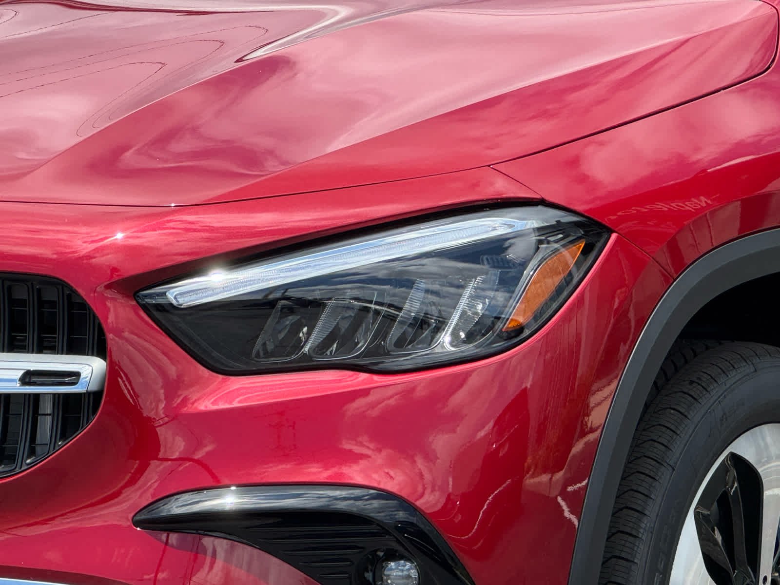 New 2026 MANUFAKTUR Patagonia Red Metallic Mercedes-Benz GLA 250 image 5