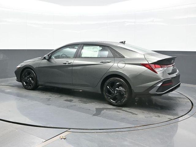 New 2026 Gray Hyundai SEL Sport Plus image 3