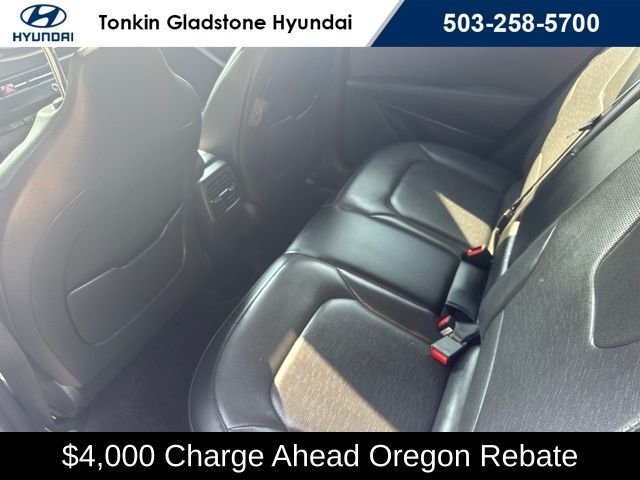 Used 2023 Snow White Pearl Kia Wave image 16