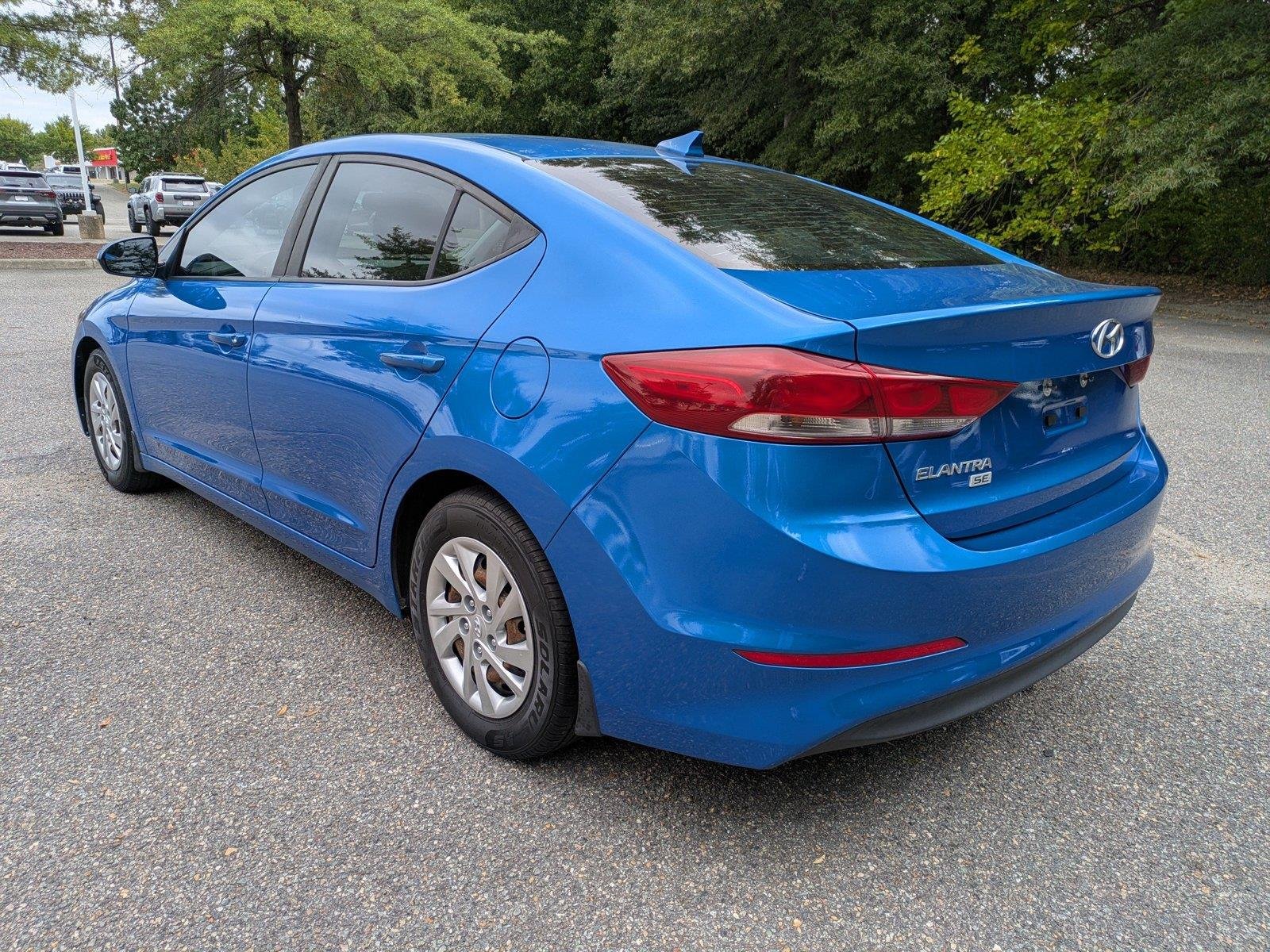 Used 2017 Electric Blue Hyundai SE image 6