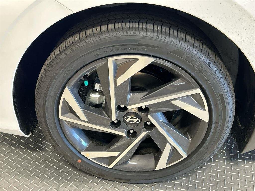 New 2025 Serenity White Hyundai SEL Sport image 28