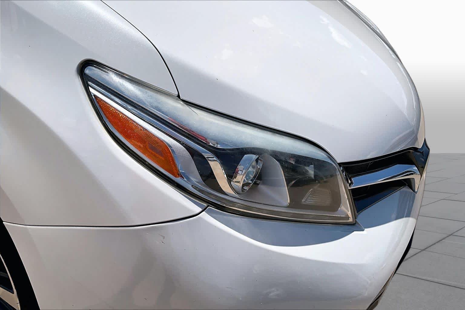 Used 2018 Blizzard Pearl Toyota Limited image 27