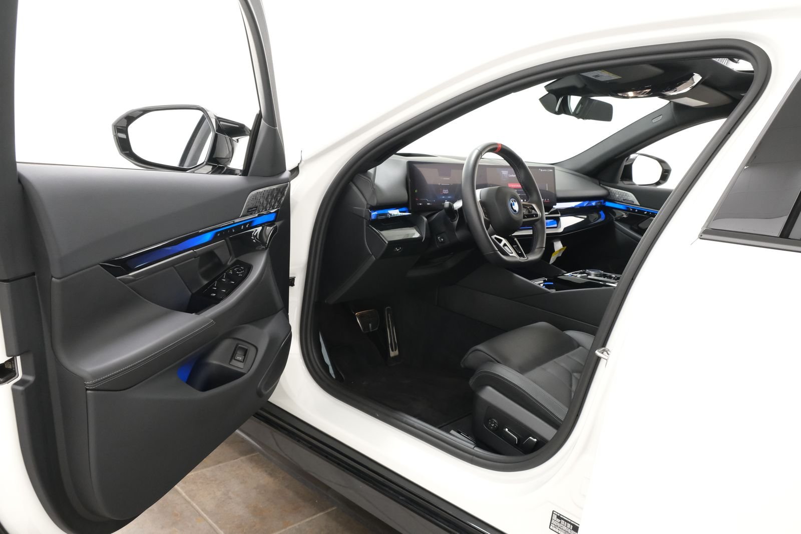 2025 BMW i5 M60 - Photo 24