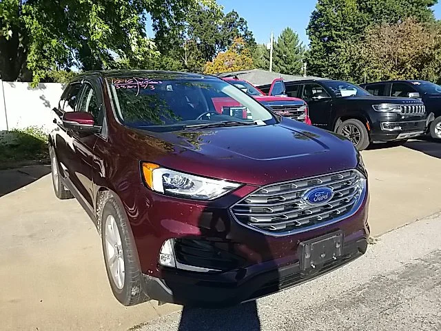 Used 2019 Red Ford SEL image 4