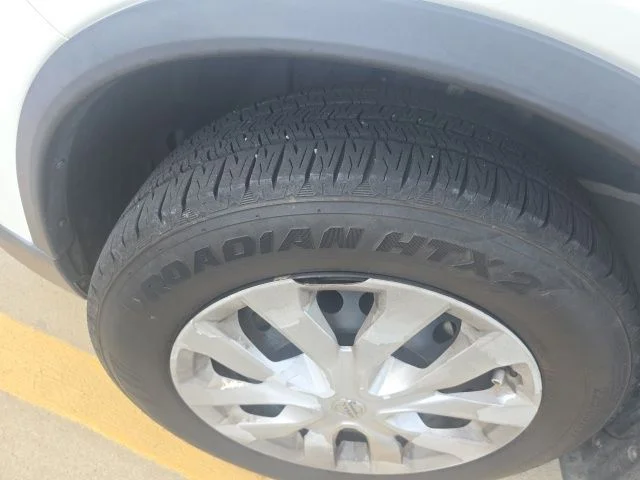 Used 2018 White Nissan S image 6