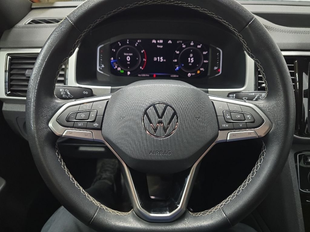 Used 2022 Deep Black Volkswagen 3.6L V6 SE w/Technology image 18