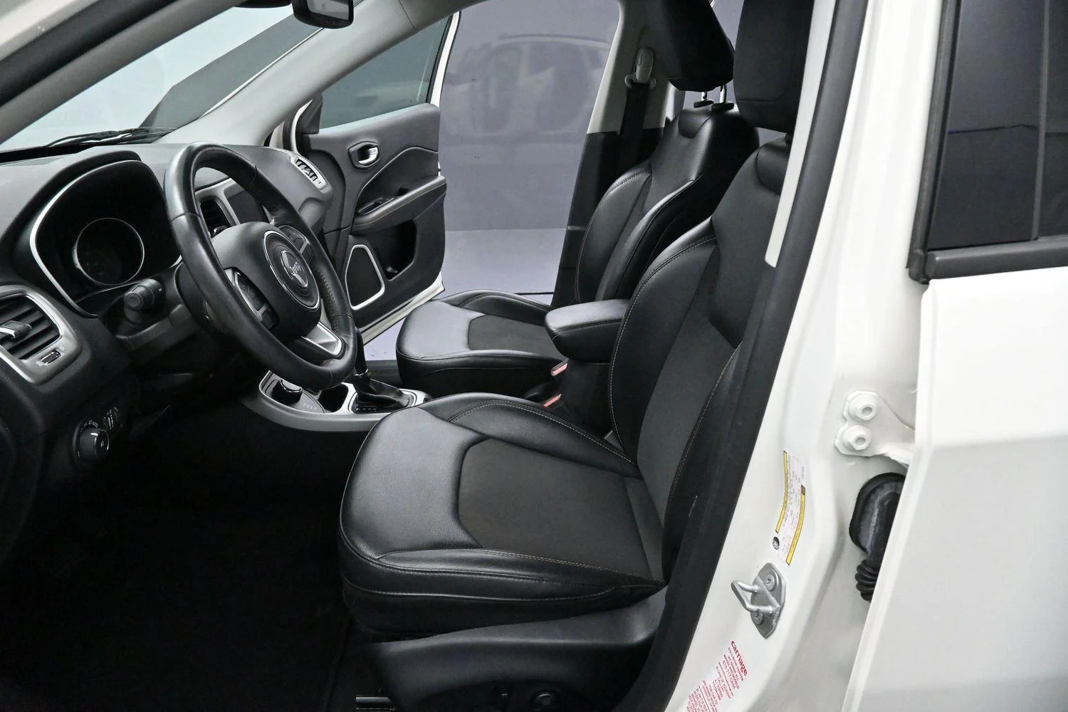 Used 2019 White Clearcoat Jeep Latitude image 12