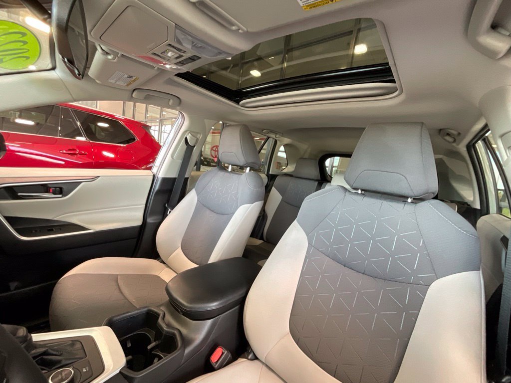 Certified Used 2022  Toyota XLE image 10