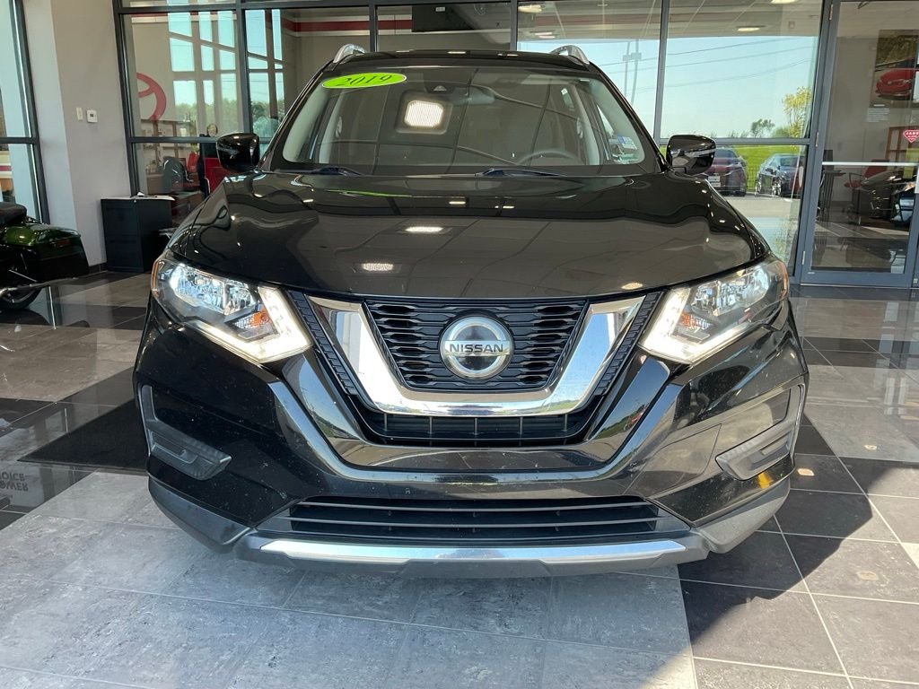 Used 2019 Nissan Rogue SV with VIN 5N1AT2MTXKC759988 for sale in Kansas City