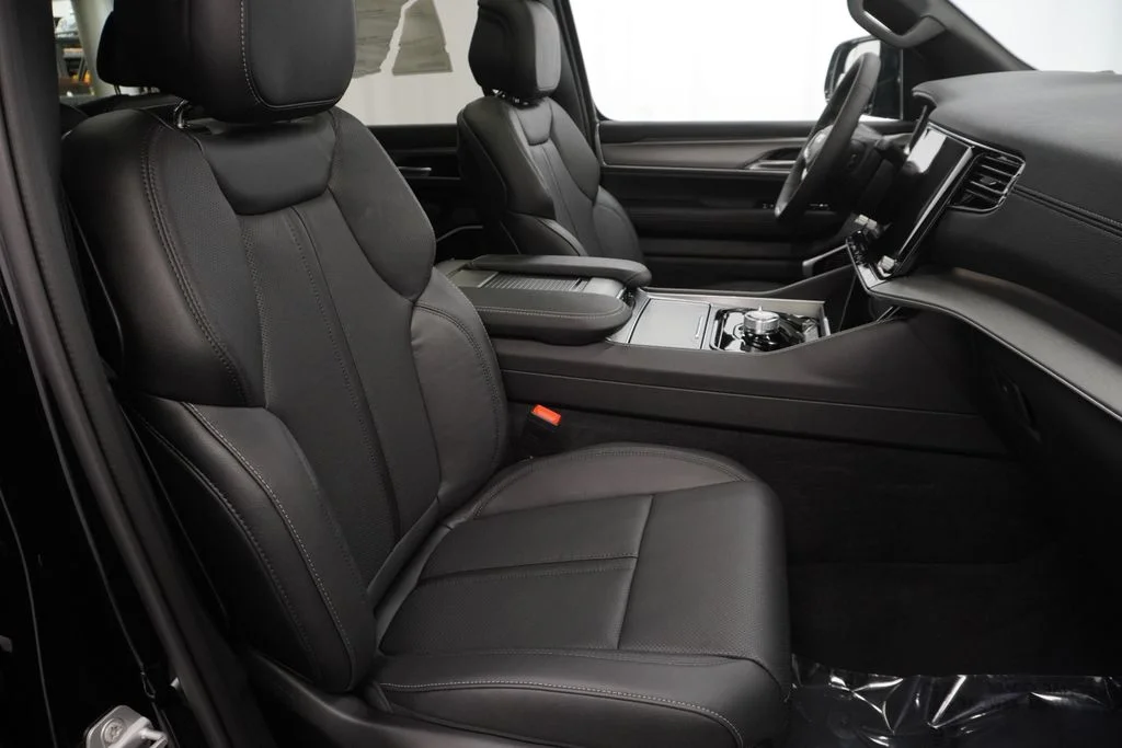 New 2026 High Gloss Black Exterior Paint Jeep Limited Altitude image 34