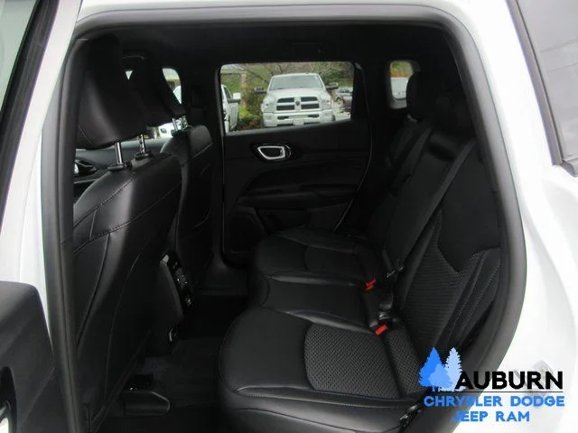 New 2026 Bright White Clear-Coat Exterior Paint Jeep Latitude image 12