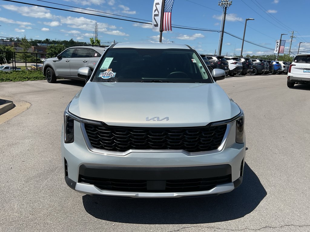 Used 2026 Ivory Silver Kia LX image 3