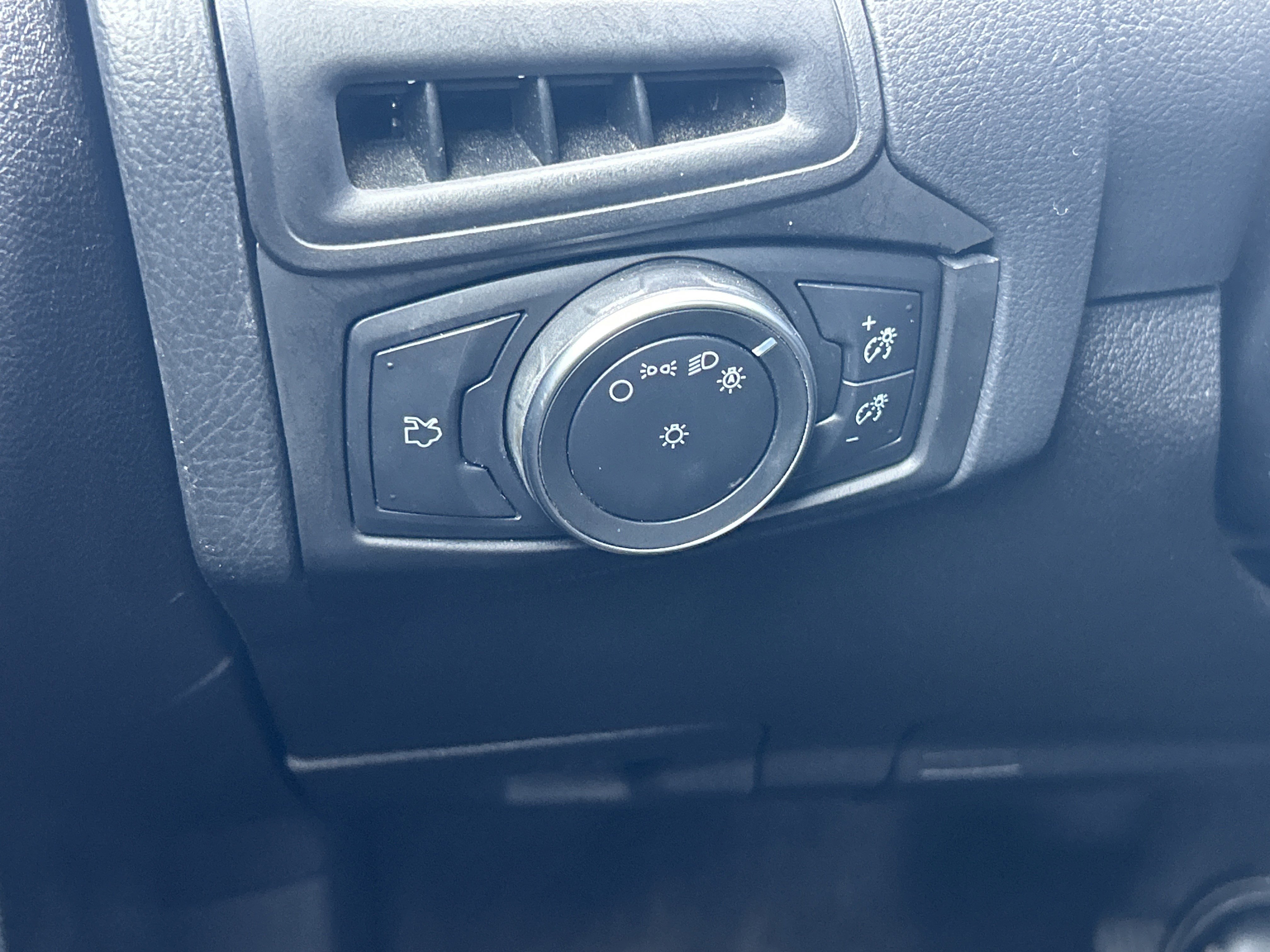 2018 Ford Focus SE - Photo 13