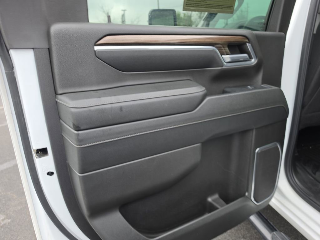 Used 2024 Summit White Chevrolet LT image 24