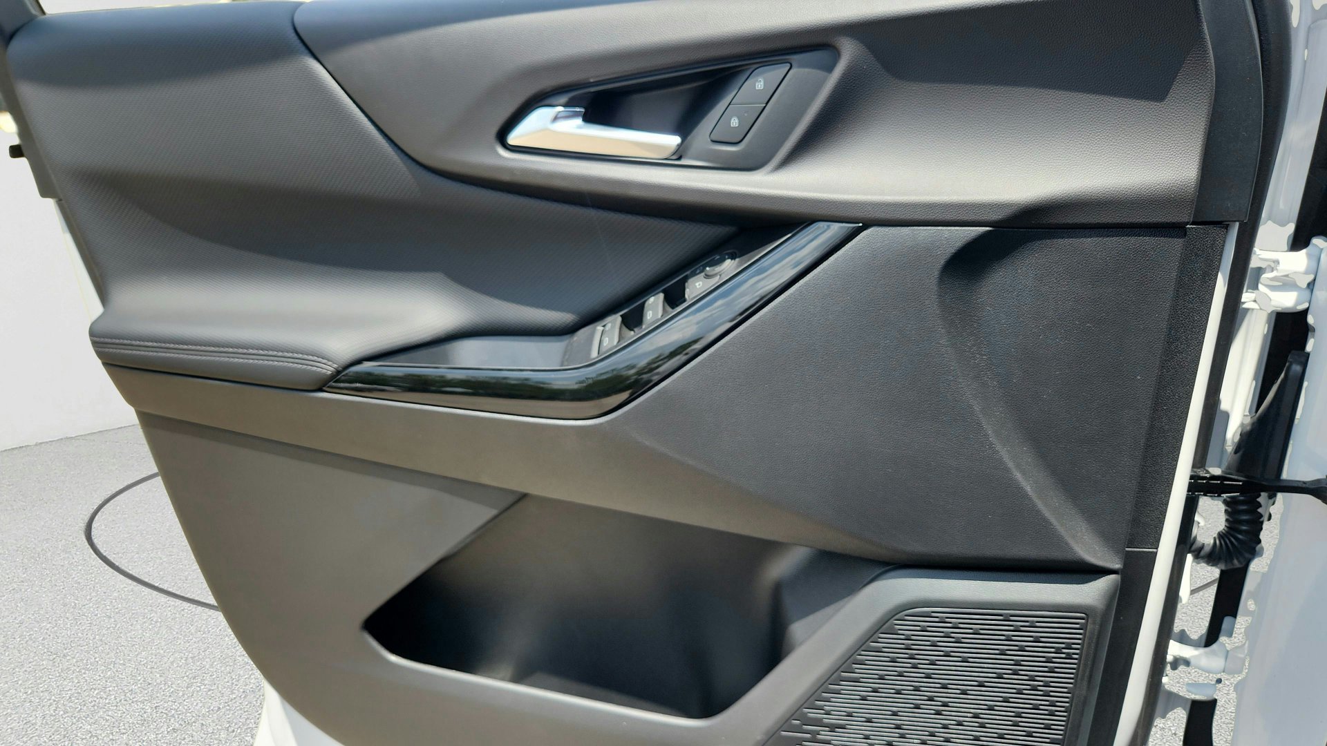 2027 Chevrolet Equinox LT - Photo 19