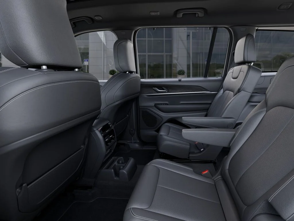 New 2025 Baltic Gray Metallic Clear-Coat Exterior Paint Jeep Limited image 24