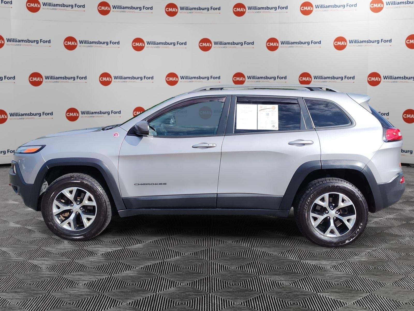Used 2018 Billet Silver Metallic Clearcoat Jeep Trailhawk image 2