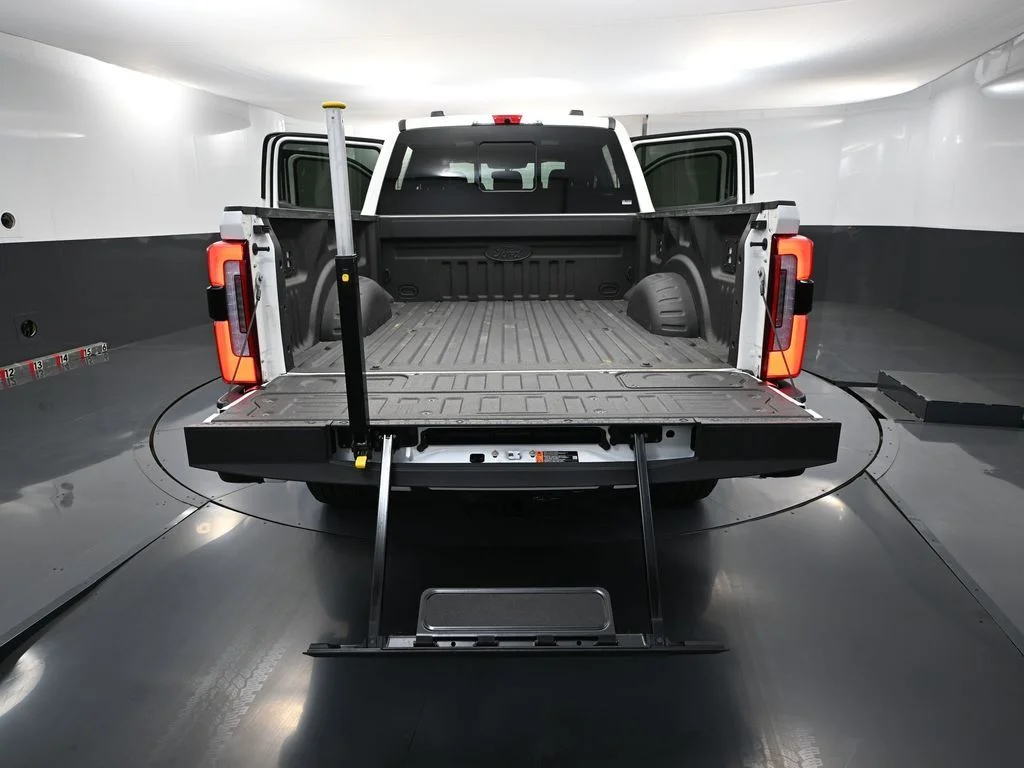 2025 Ford F-250 Super Duty Platinum - Photo 36